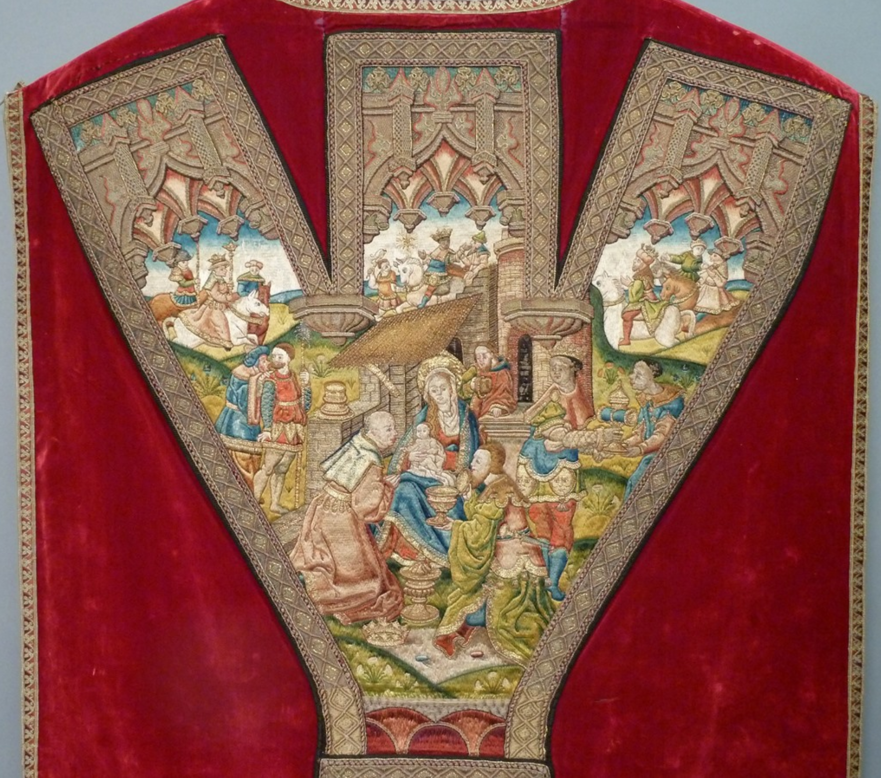 Medieval Goldwork Embroidery - Adoration of the Magi, Chasuble ABM t2298, Catharijne Convent, Utrecht.