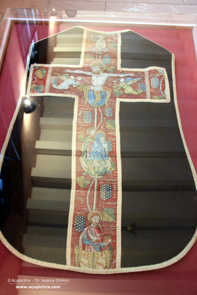Medieval Embroidery - Embroidered chasuble made around AD 1500, Middle Rhine Area, Inv. Nr. T00358, Dommuseum Mainz