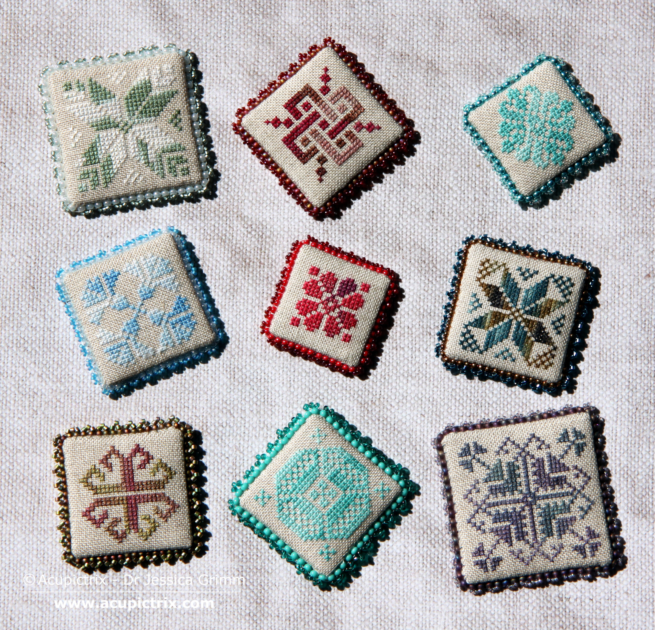 Tutorial: Sampler Motif Needle Minder with a beaded edge