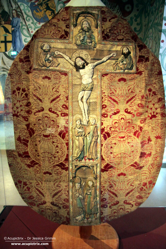 Stumpwork - Chasuble Merseburg Cathedral, Gewandinventar Nr. 2, 129 x 99 cm.