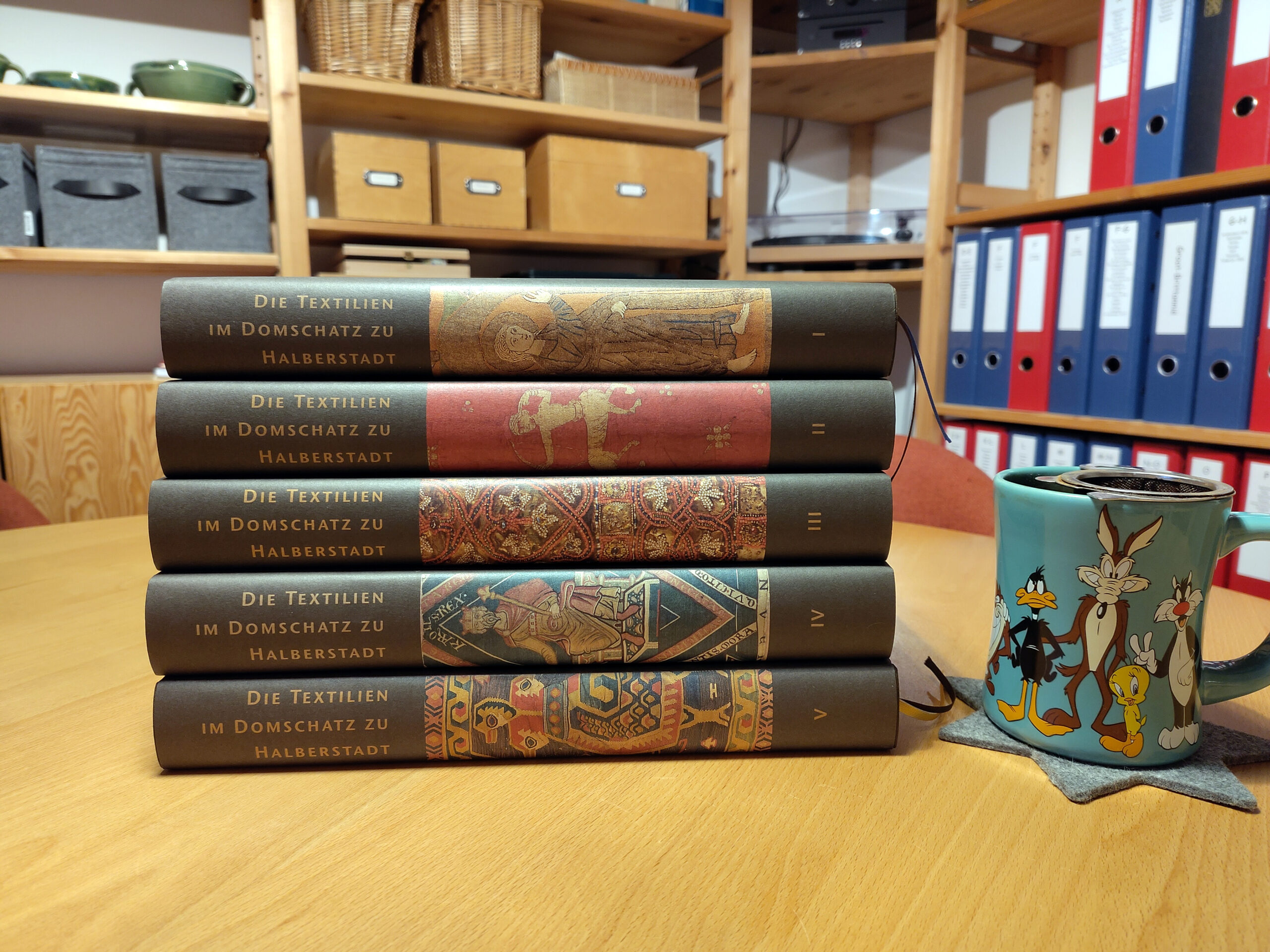 Book Review - Die Textilien im Domschatz zu Halberstadt