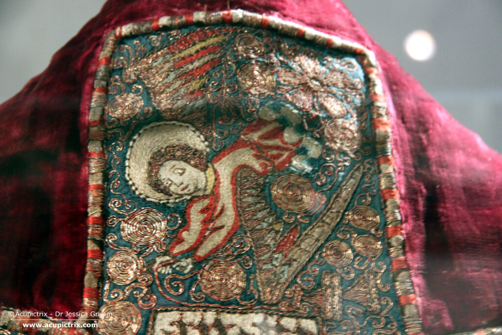 Embroidered vestments - Red chasuble (back) with detail embroidered cross, KG 1332.