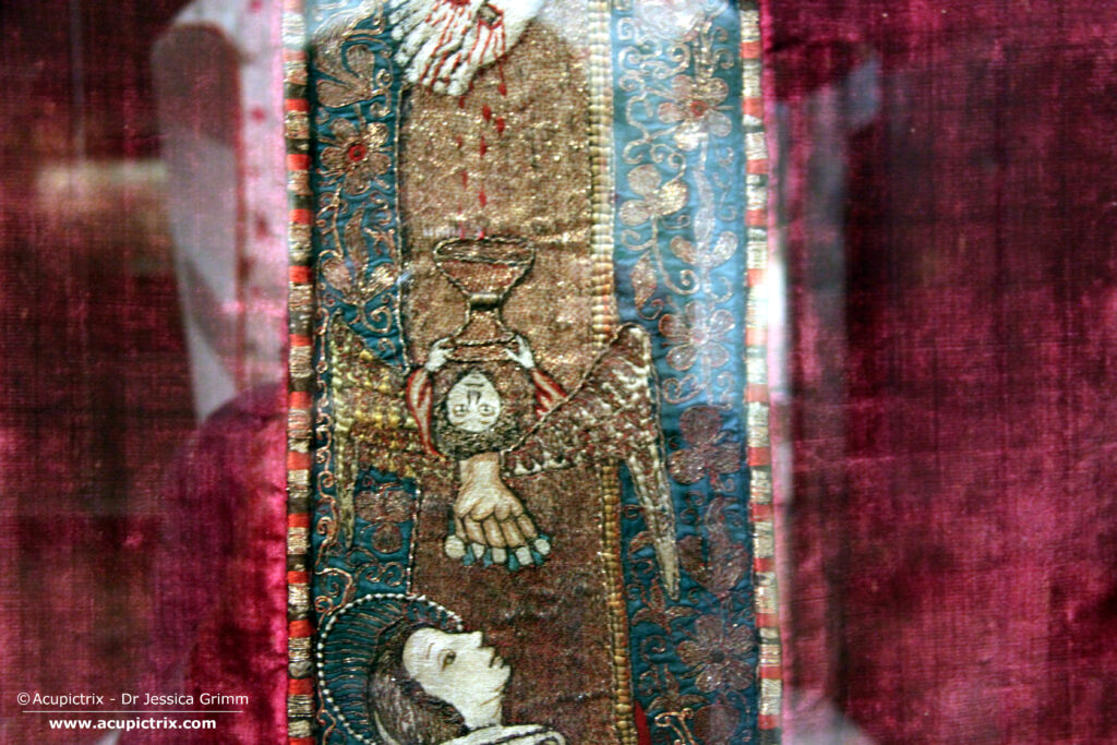 Embroidered vestments - Red chasuble (back) with detail embroidered cross, KG 1332.