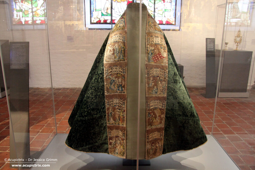 Embroidered vestments - Green cope with embroidered orphreys, M 25, Sankt Annen Museum.