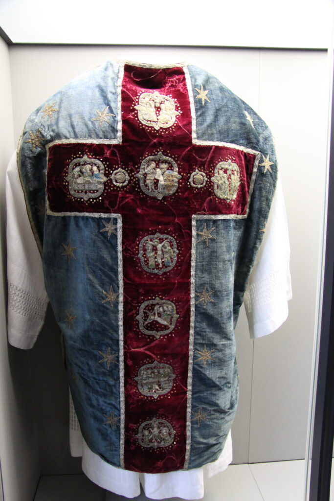 St Johann Burtscheid - chasuble (back), embroidery late 14th century.