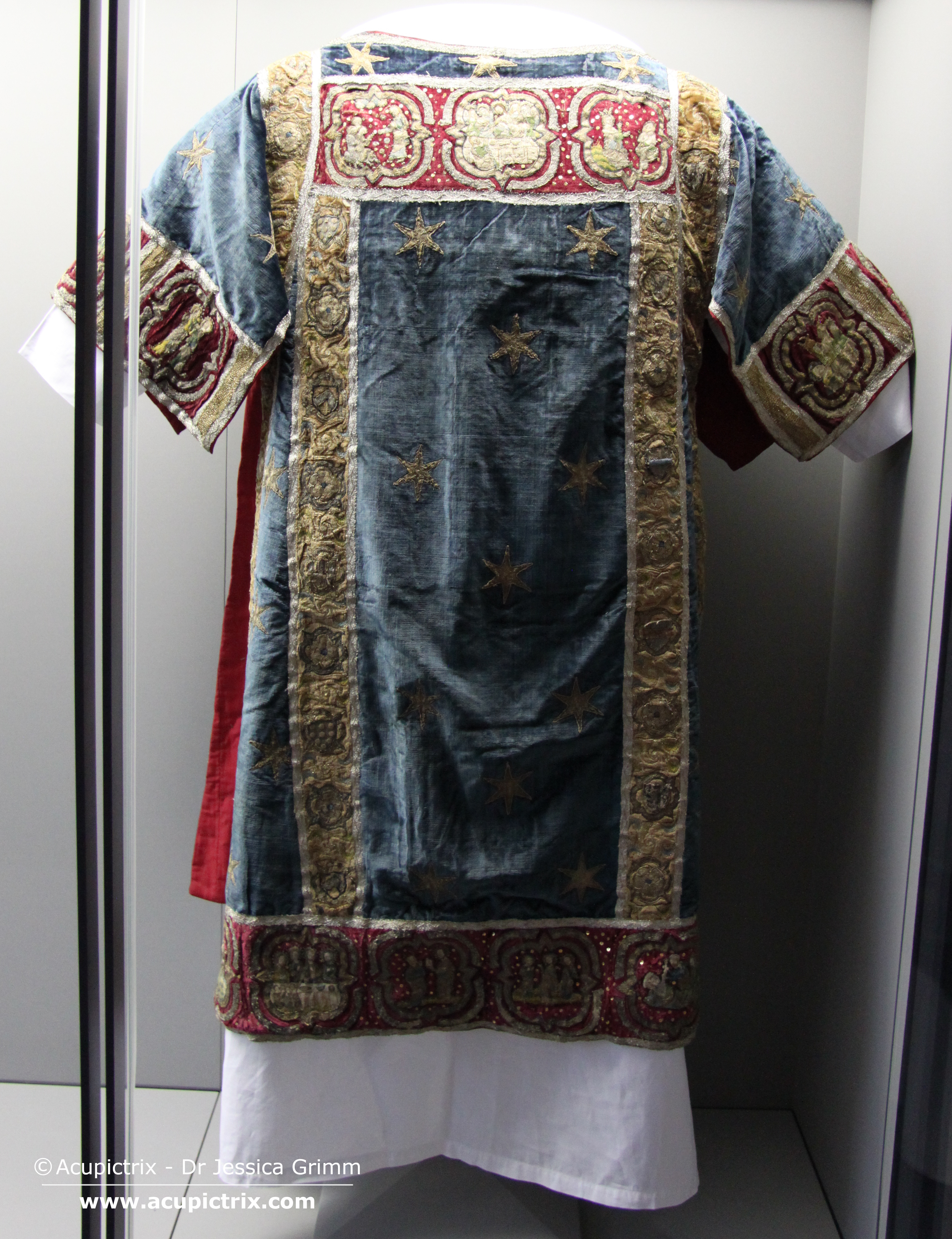 St Johann Burtscheid - dalmatic (back), embroidery late 14th century.