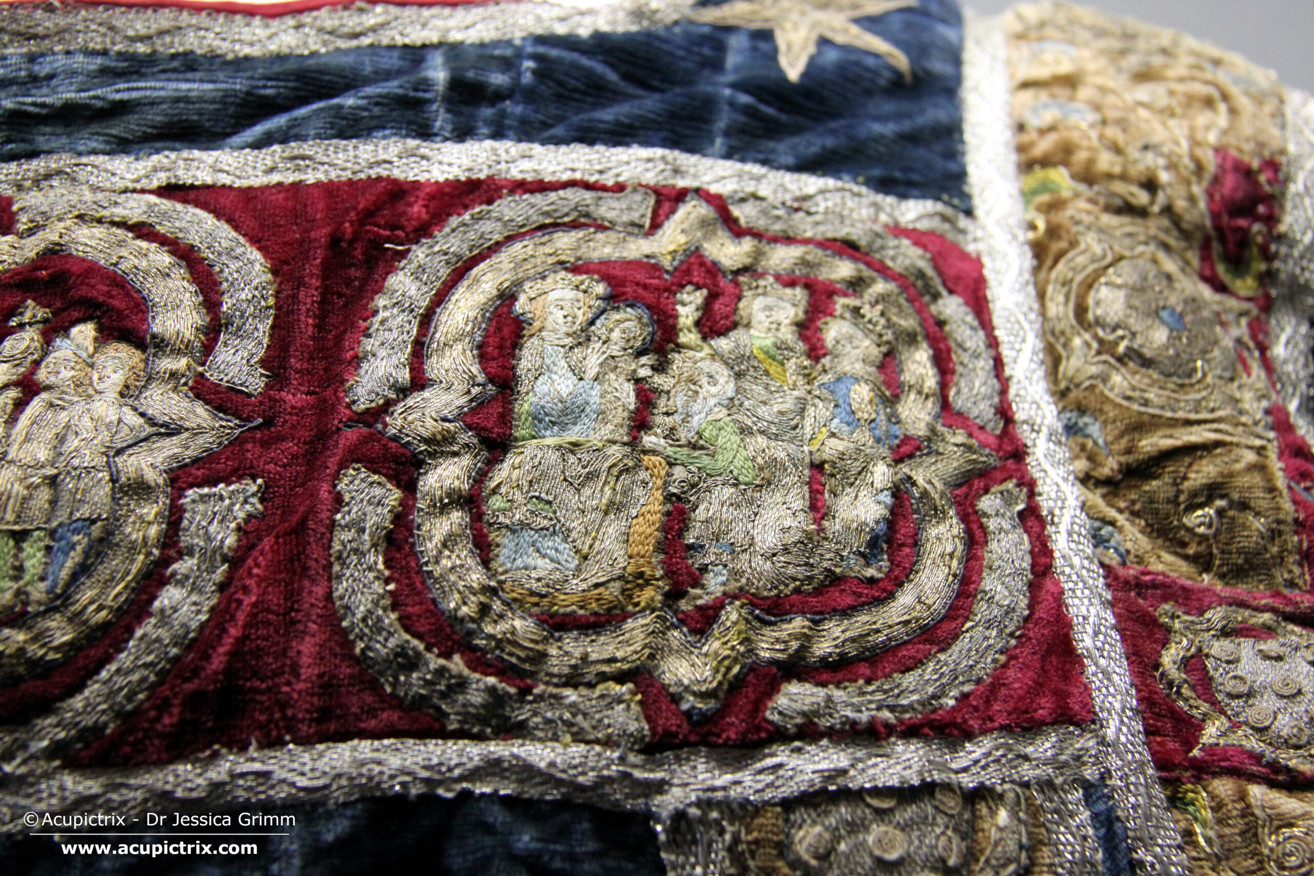 St Johann Burtscheid - Adoration of the Magi (dalmatic), embroidery late 14th century.