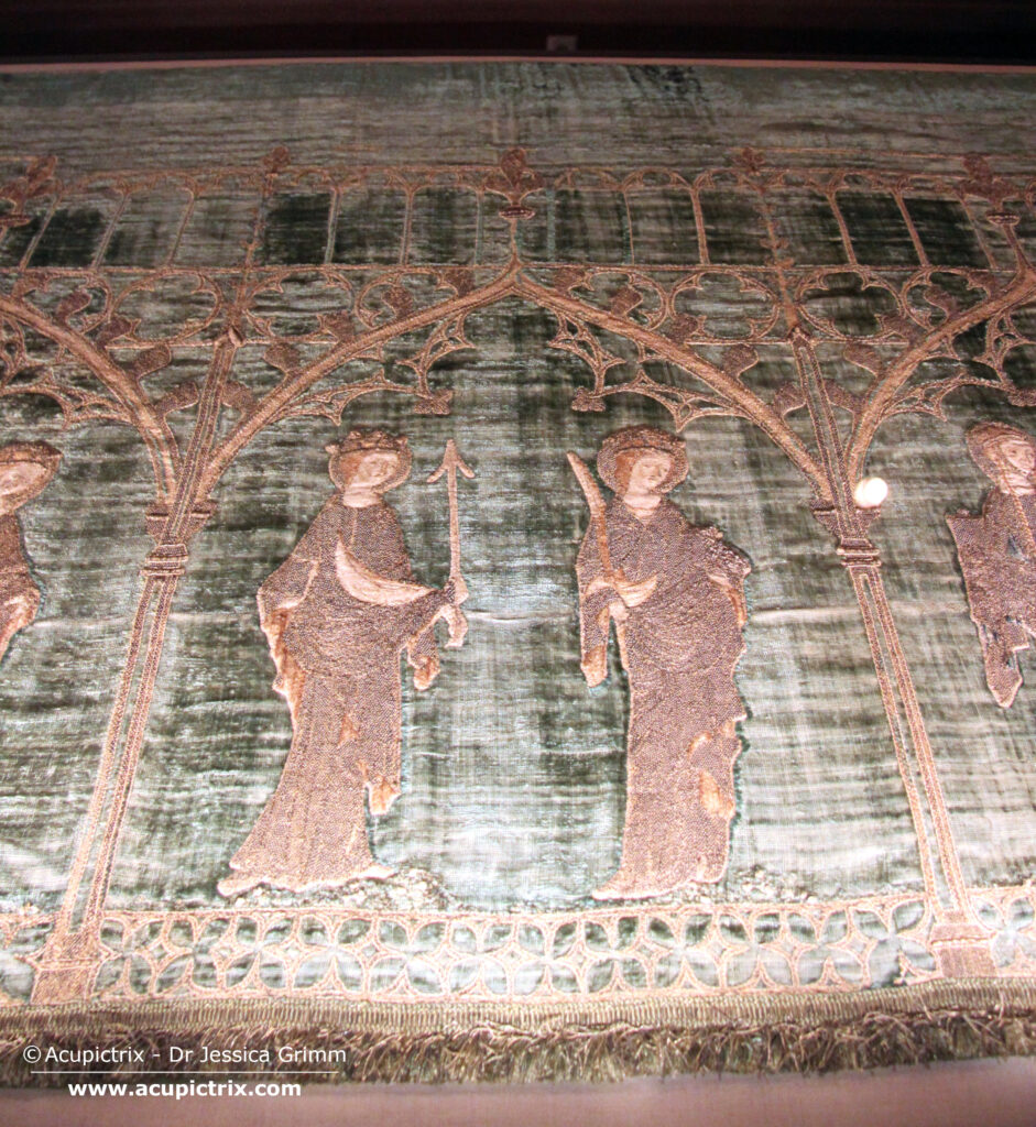 Kloster Kamp - Kamper Antependium, embroidered depiction of Saints Ursula and Agnes