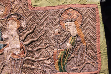 Domschatz Fritzlar - a green chasuble with an embroidered cross