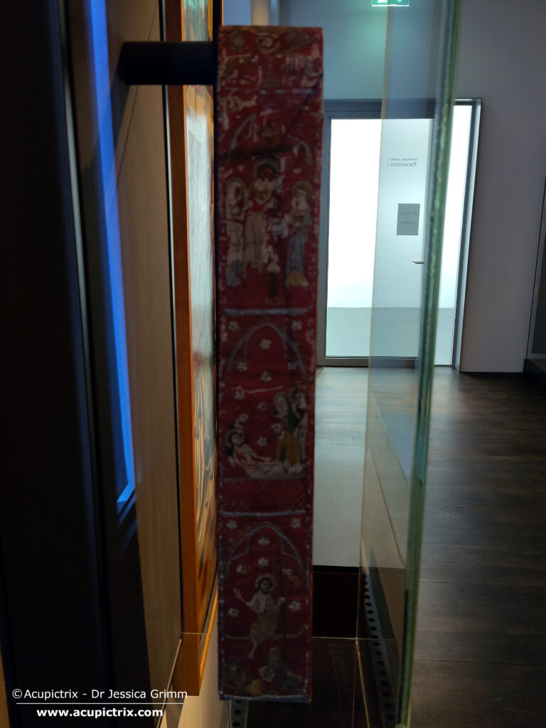 Stiftsmuseum Xanten - a red maniple embroidered with scenes of the Passion