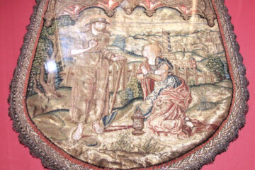 Embroidery techniques - a cope hood with the Noli me tangere scene