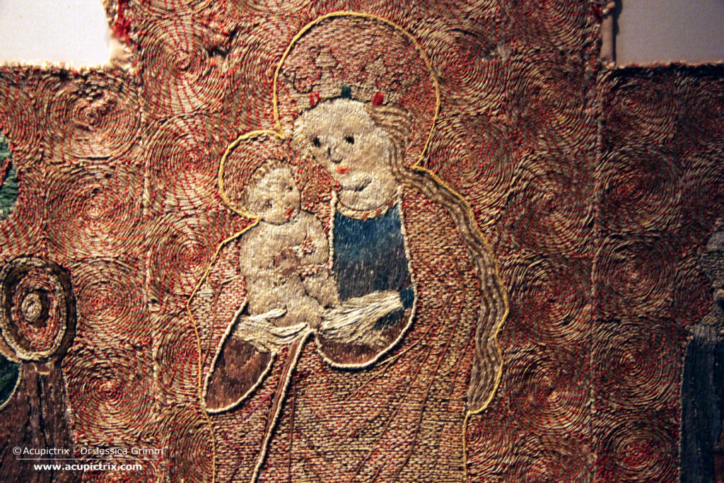 Diocesan Museum Brixen - gold and silk embroidery cut off