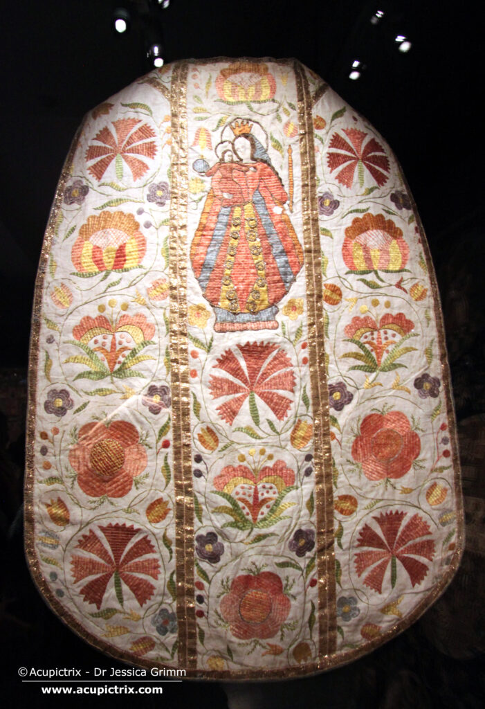 Linen vestments Tyrol - White chasuble with colourful silk embroidery