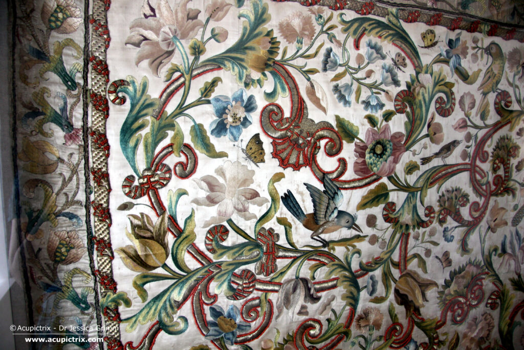 Stadtmuseum Klausen - detail silk embroidered antependium with flowers and birds